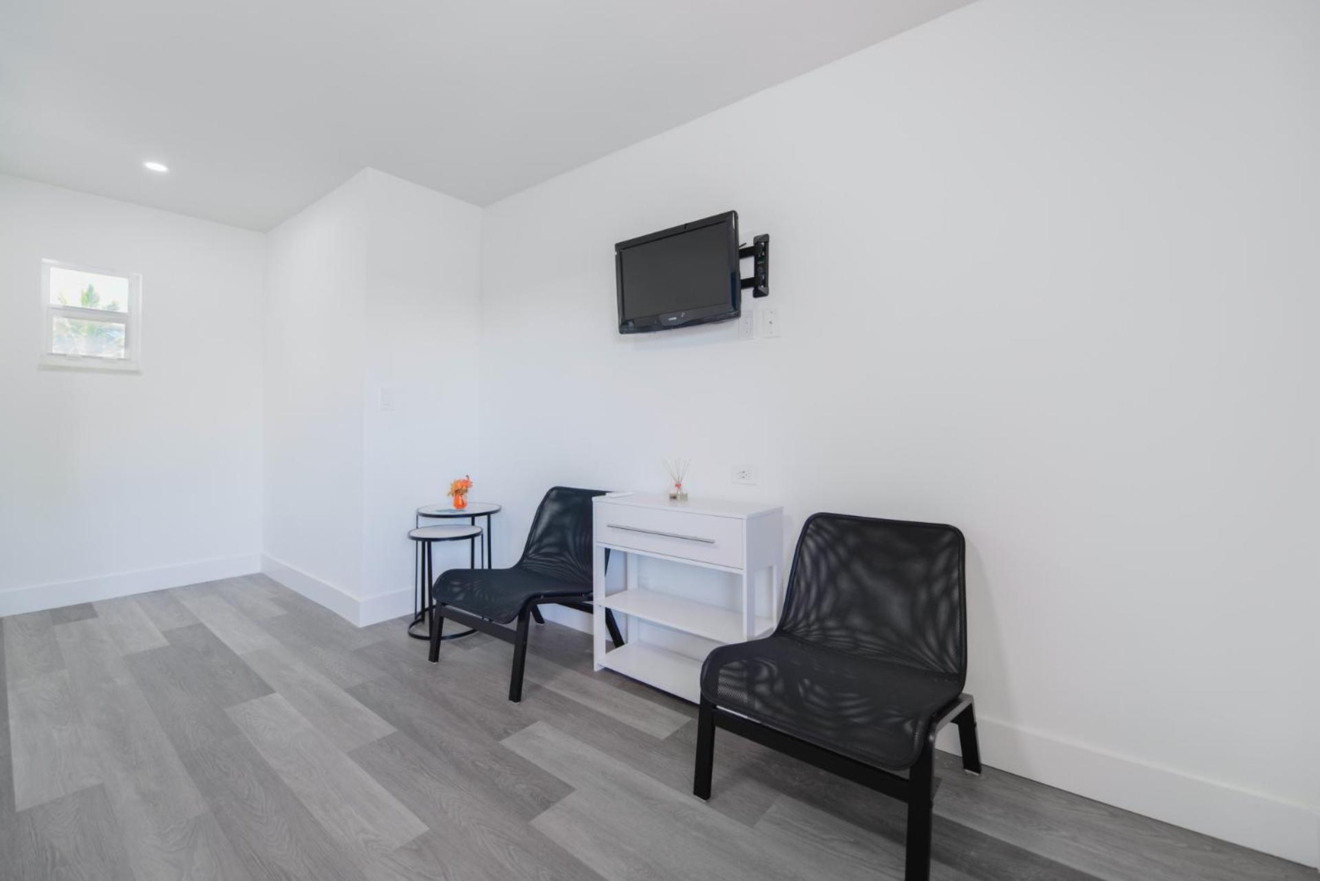 Serene Studio By The Beach With Pool - M34 Hollywood Bagian luar foto